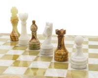 Das Alghero Onyx- und Marmor-Schachset