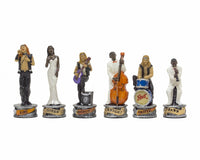 Die handbemalten Schachfiguren "Jazz Band gegen Rockstars" von Italfama.