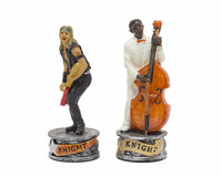 Die handbemalten Schachfiguren "Jazz Band gegen Rockstars" von Italfama.