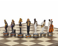 Die handbemalten Schachfiguren "Jazz Band gegen Rockstars" von Italfama.