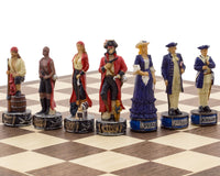 Die handbemalten thematischen „Pirates Vs Navy“-Schachfiguren von Italfama