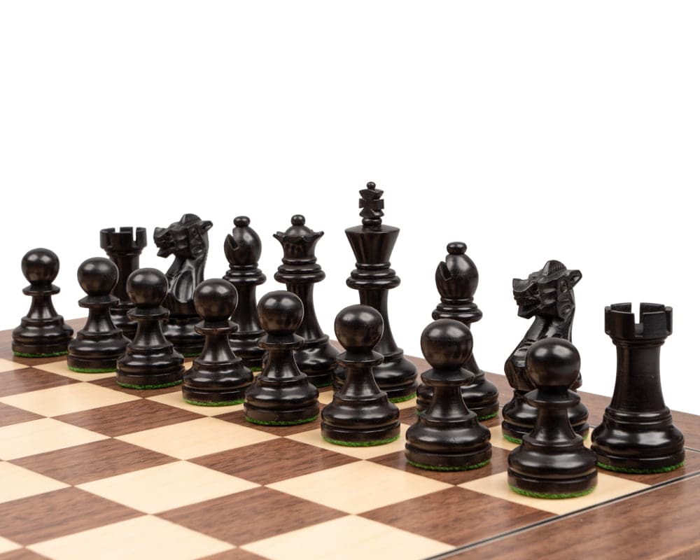 Executive Staunton Ebonised Chess Men beautifully carved from boxwood with 3 inch king, detailed design and superb finish on chessboard.