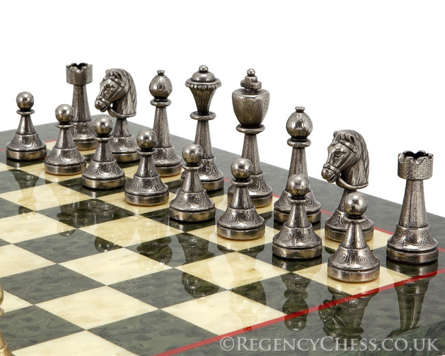 Finnesburg Luxus-Schachspiel aus Messing und Olive