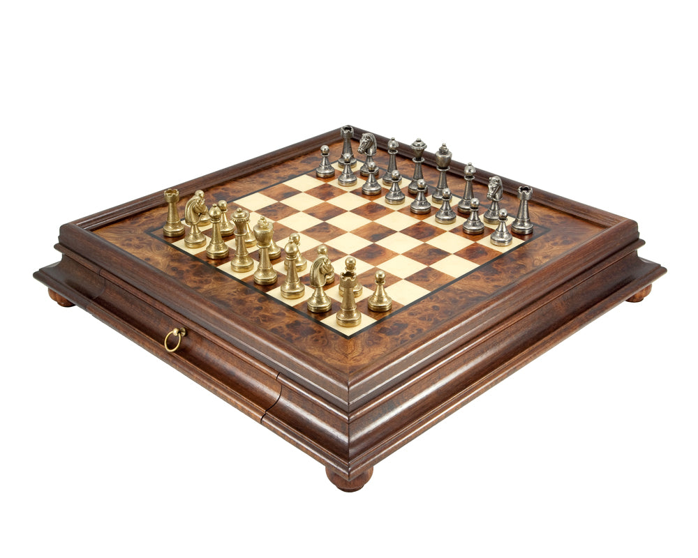 Finnesburg Messing- und Briarholz – Traditionelles Schachset