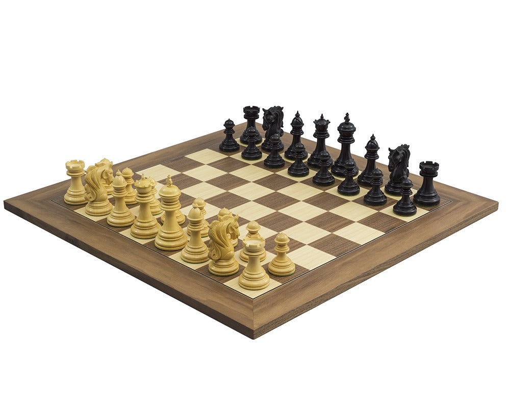 Das Kingsgate Schachspiel aus Ebenholz und Walnuss