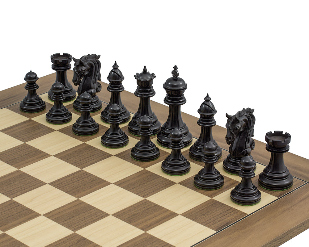 Das Kingsgate Schachspiel aus Ebenholz und Walnuss