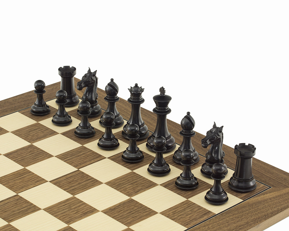 Das Columbus Schachspiel aus Ebenholz und Walnuss