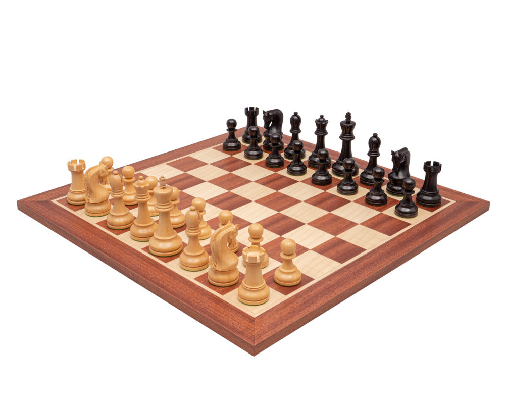Das Leningrader Mahagoni-Schachspiel