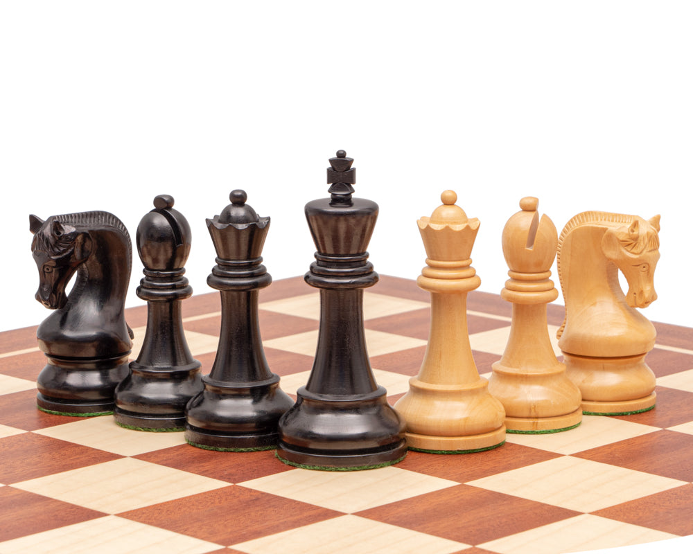 Das Leningrader Mahagoni-Schachspiel