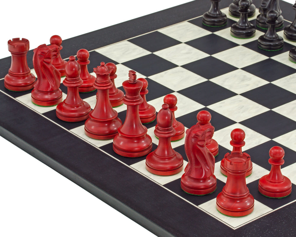 Das rot-schwarze Broadbase-Schach-Set