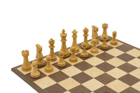 Das Pioneer Schachset aus goldenem Rosenholz und Walnuss mit klappbarem Brett