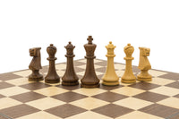 Das Pioneer Schachset aus goldenem Rosenholz und Walnuss mit klappbarem Brett