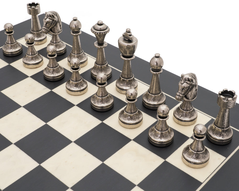 Das klassische Finnesburg- und Schwarz-Schach-Set