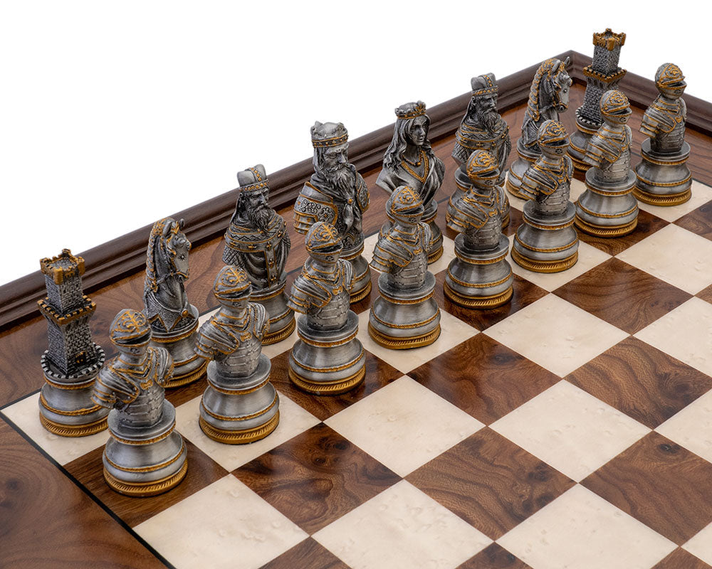 Das mittelalterliche Zinn- und Bruyèreholz-Luxus-Schachkabinettset