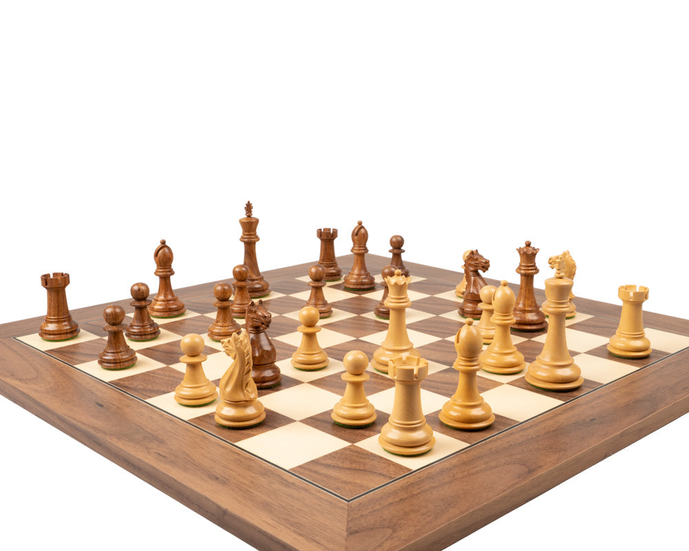 Das Oxford Schachspiel aus Akazie und Walnuss