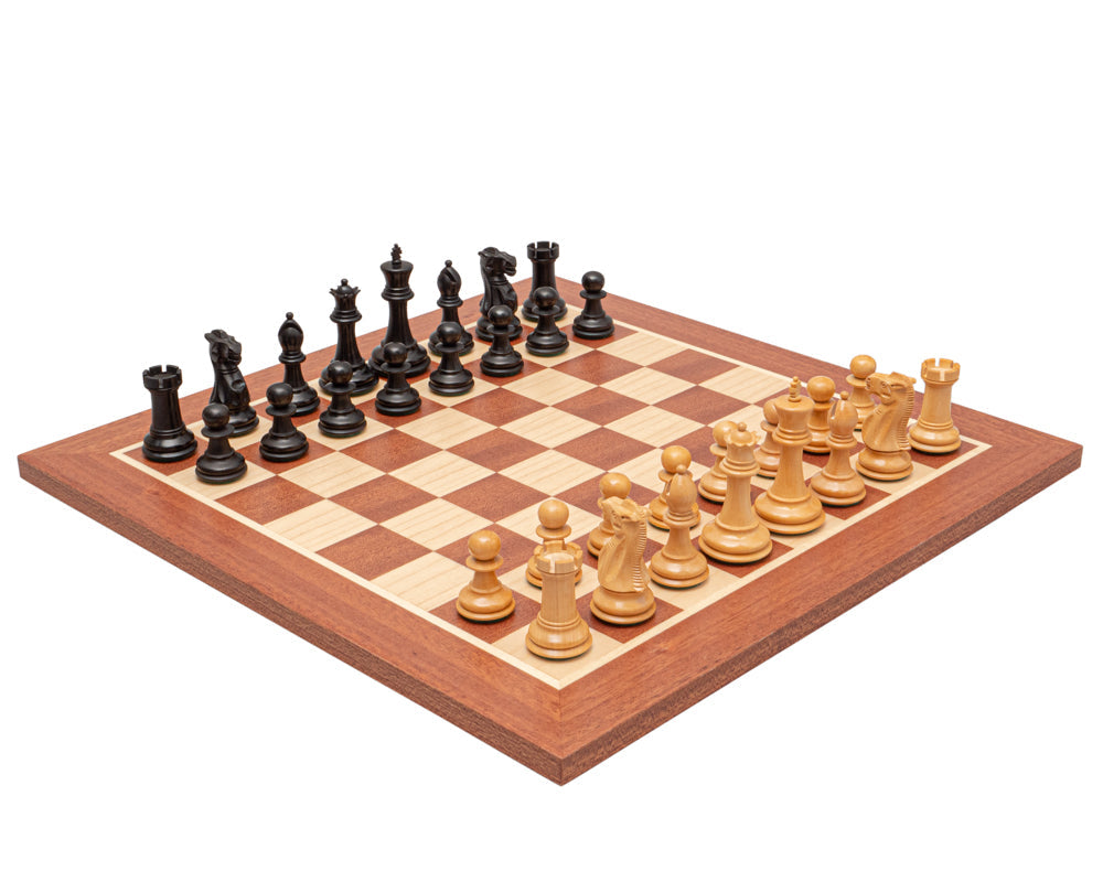 Das Warwick Schachspiel in Schwarz und Mahagoni