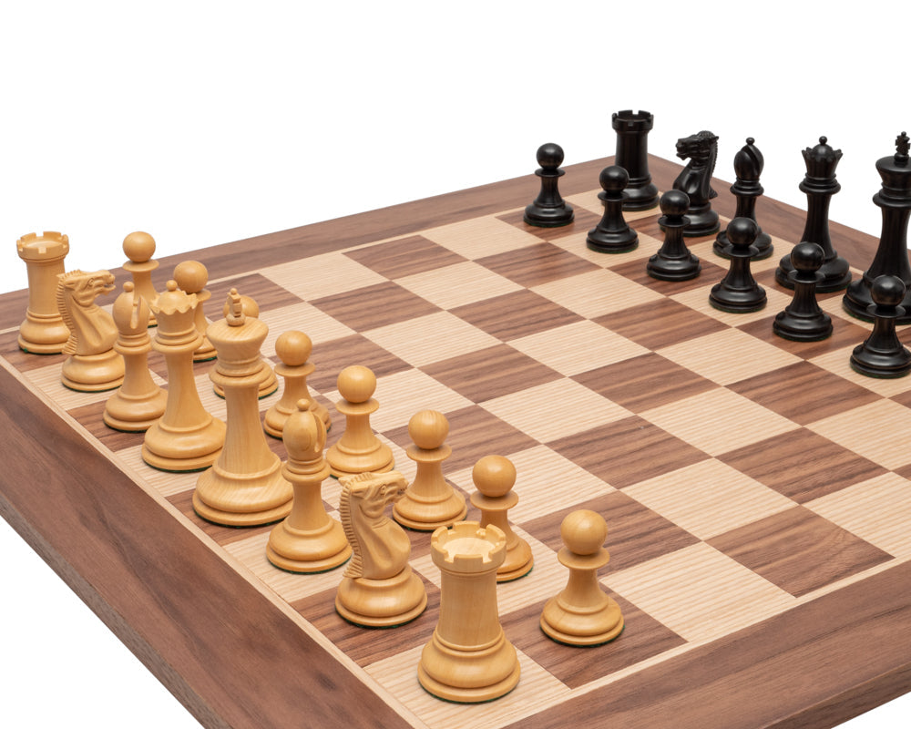 Das Old English Elite Walnuss und Schwarz Deluxe Schachspiel
