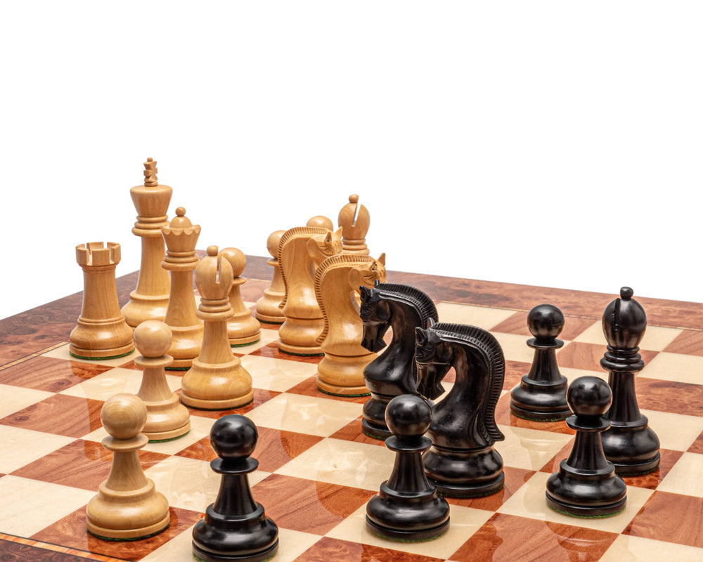 Das Leningrader Luxus-Schachspiel in Schwarz und Ulmenmaser