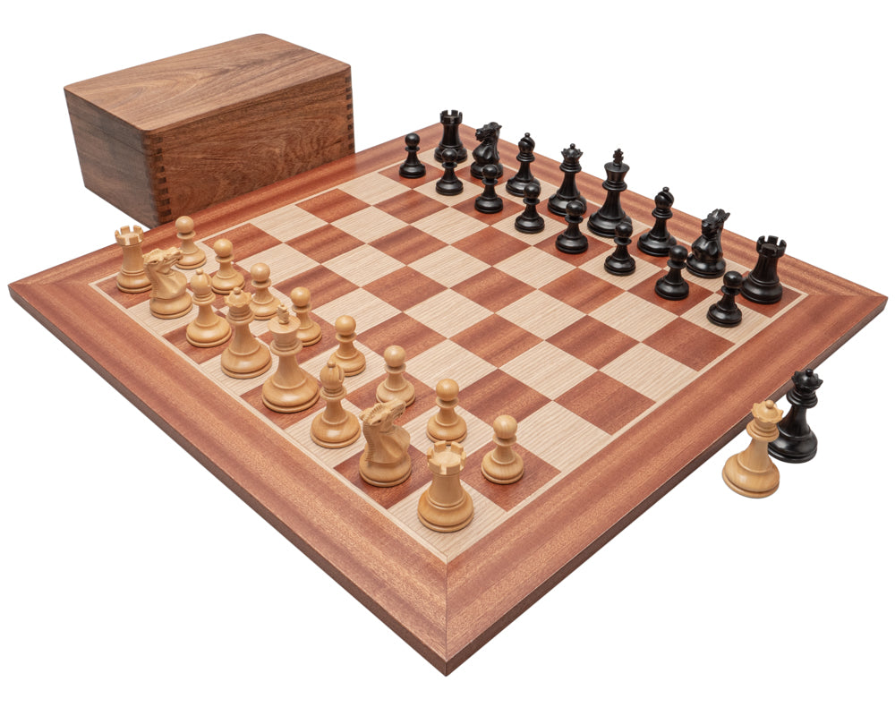 Das Tournament Schachspiel in Schwarz und Mahagoni mit Etui