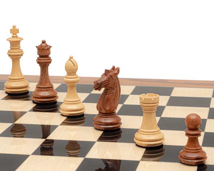 Trapani Schachspiel aus goldenem Rosenholz, schwarzem Anegre und Palisander