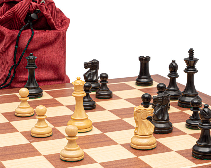 Das britische Staunton Schachspiel in Schwarz und Mahagoni