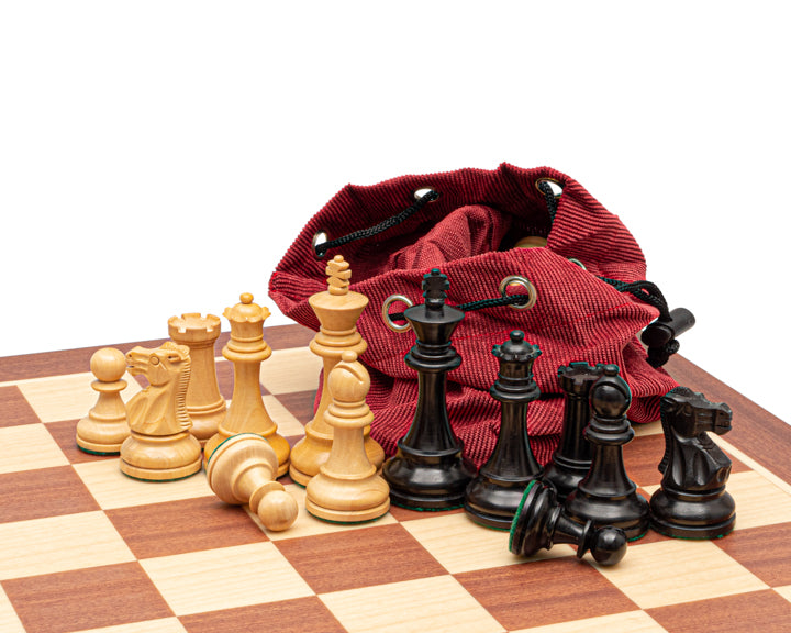 Das britische Staunton Schachspiel in Schwarz und Mahagoni