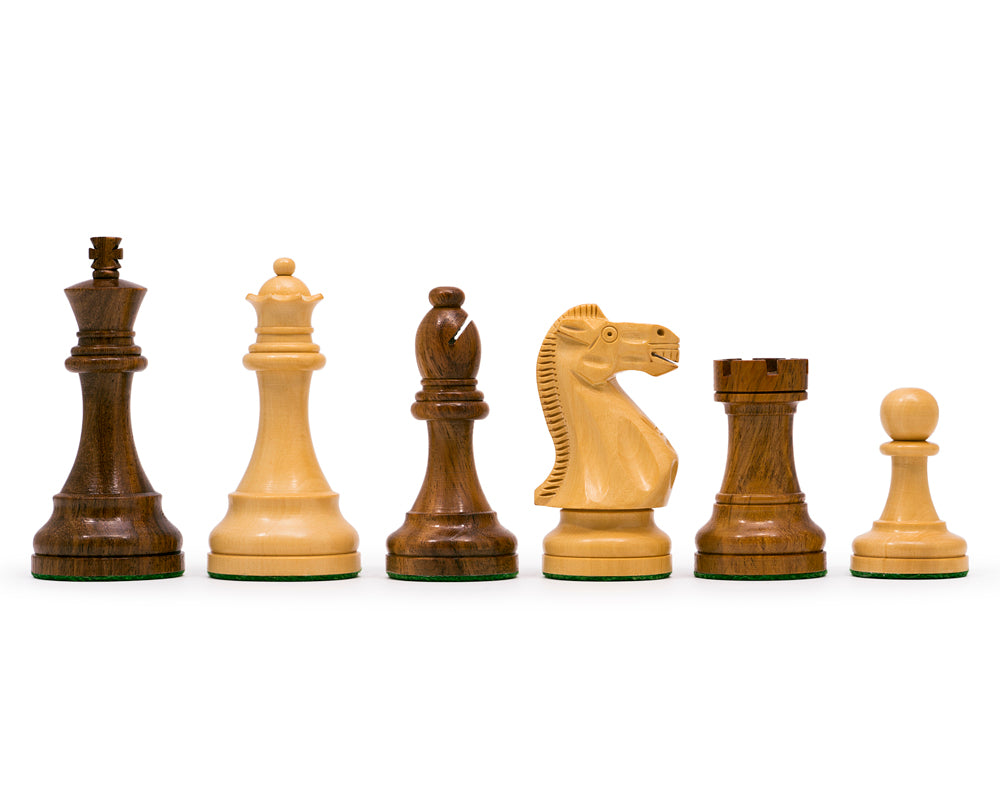 Das Broadbase Schachspiel aus Teak und Palisander mit Uhr