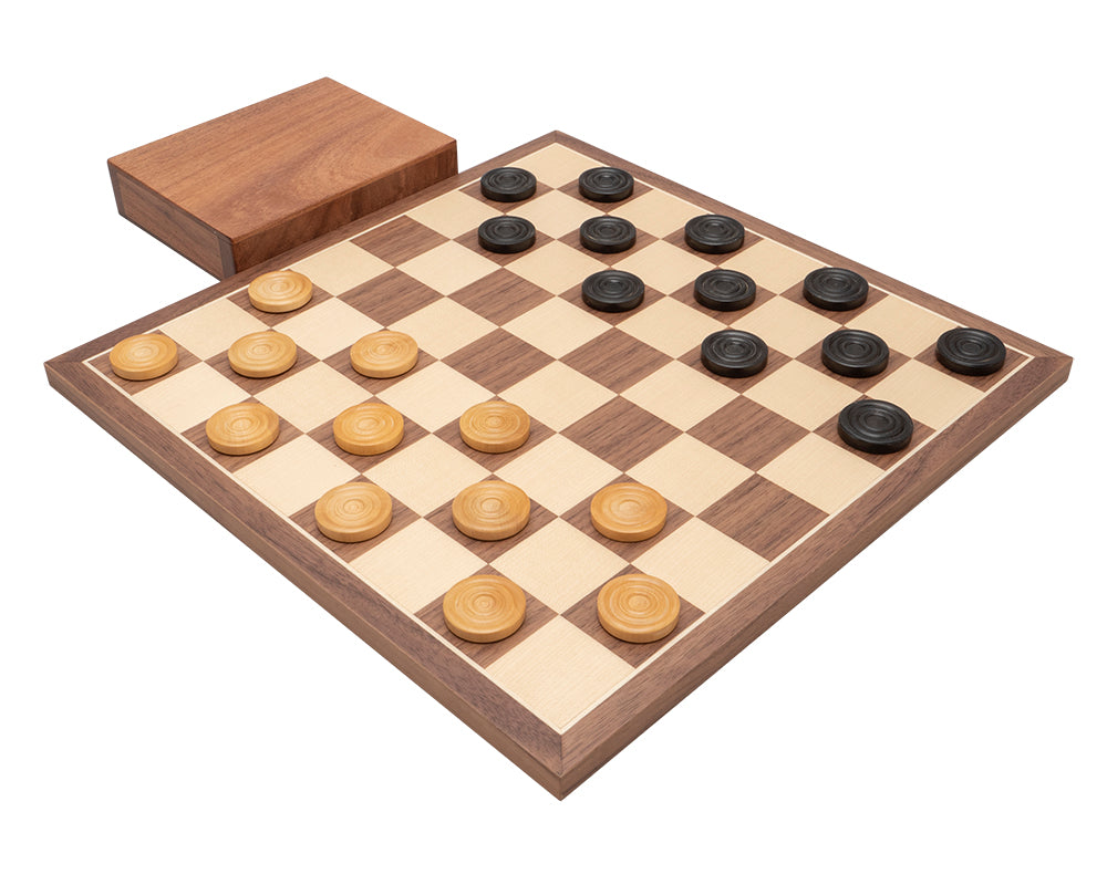Traditionelles Schach- und Damespiel-Set