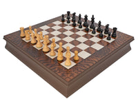 Das Luxus-Schachset Kingsclere aus Ebenholz und Walnuss