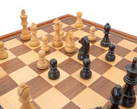 Down Head Schwarz- und Mahagoni-Schachset mit Schrank