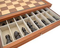 Down Head Schwarz- und Mahagoni-Schachset mit Schrank