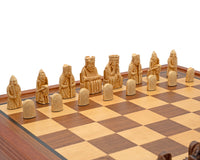 Das Regency Chess Isle of Lewis Luxus-Schachset mit Schrank aus Mahagoni