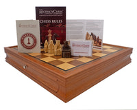 Das Regency Chess Isle of Lewis Luxus-Schachset mit Schrank aus Mahagoni